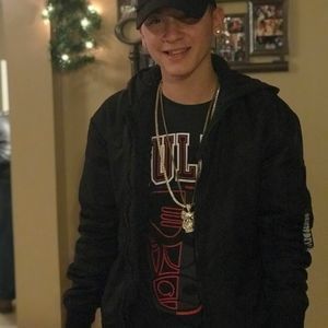 Meet your Posher, Esly yadiel